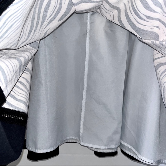 🦓 Worthington box pleat skirt, zebra stripe pattern, zipper on side, lined - Picture 7 of 11